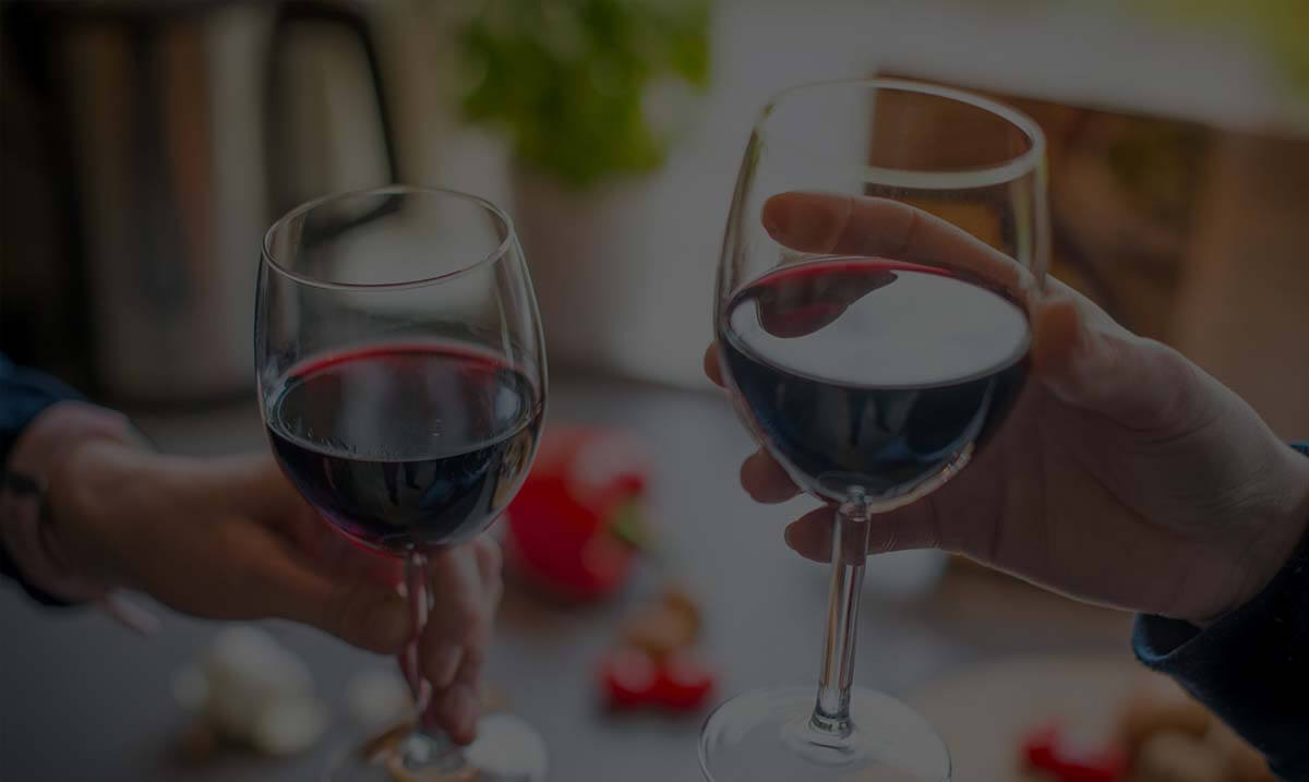 2 verres de vin rouge à l'apéritif